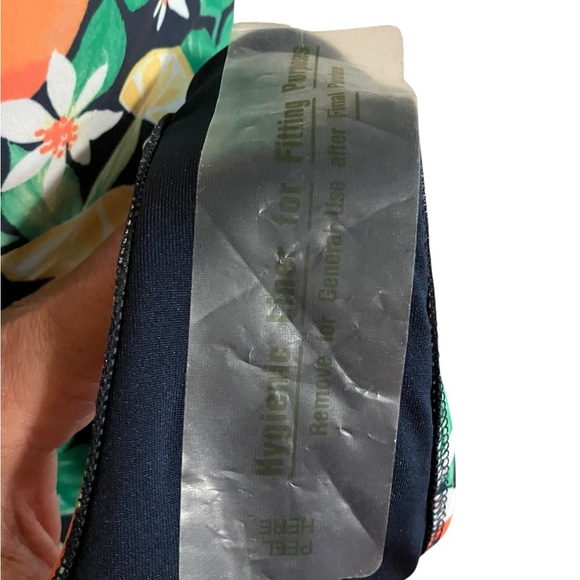 NWT Old Navy TwistBack Cutout One-Piece High Cut Swimsuit Lemon Oranges Print XL - Picture 8 of 9